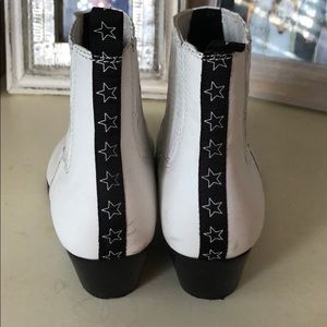 Steve Madden white booties